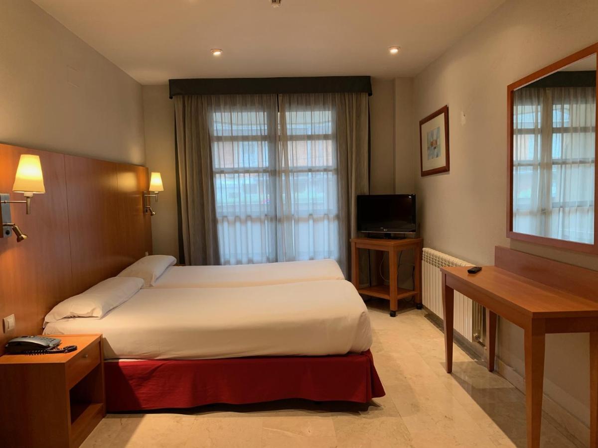 Exe Gran Hotel Almenar Las Rozas de Madrid Exterior foto