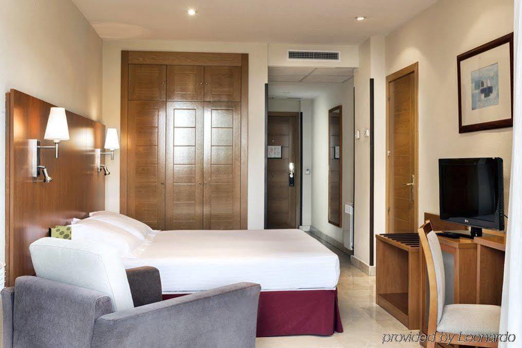 Exe Gran Hotel Almenar Las Rozas de Madrid Exterior foto
